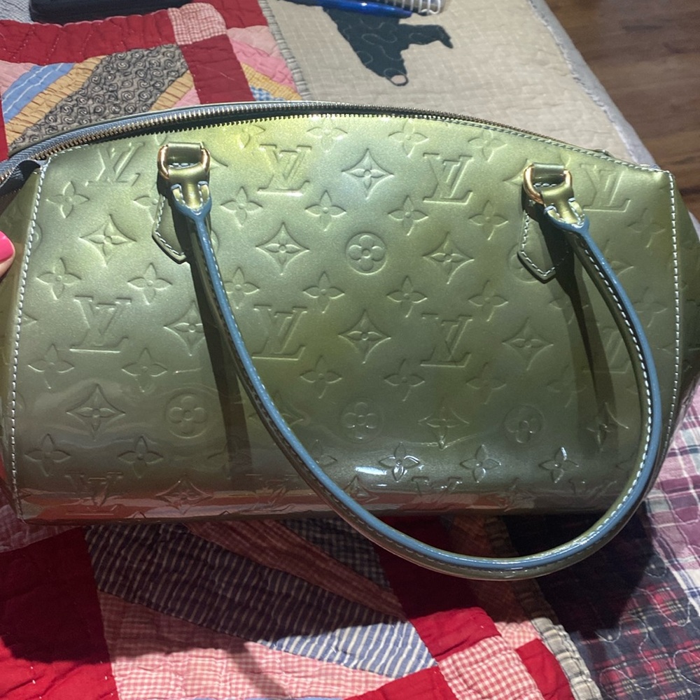 Louis Vuitton purse like new